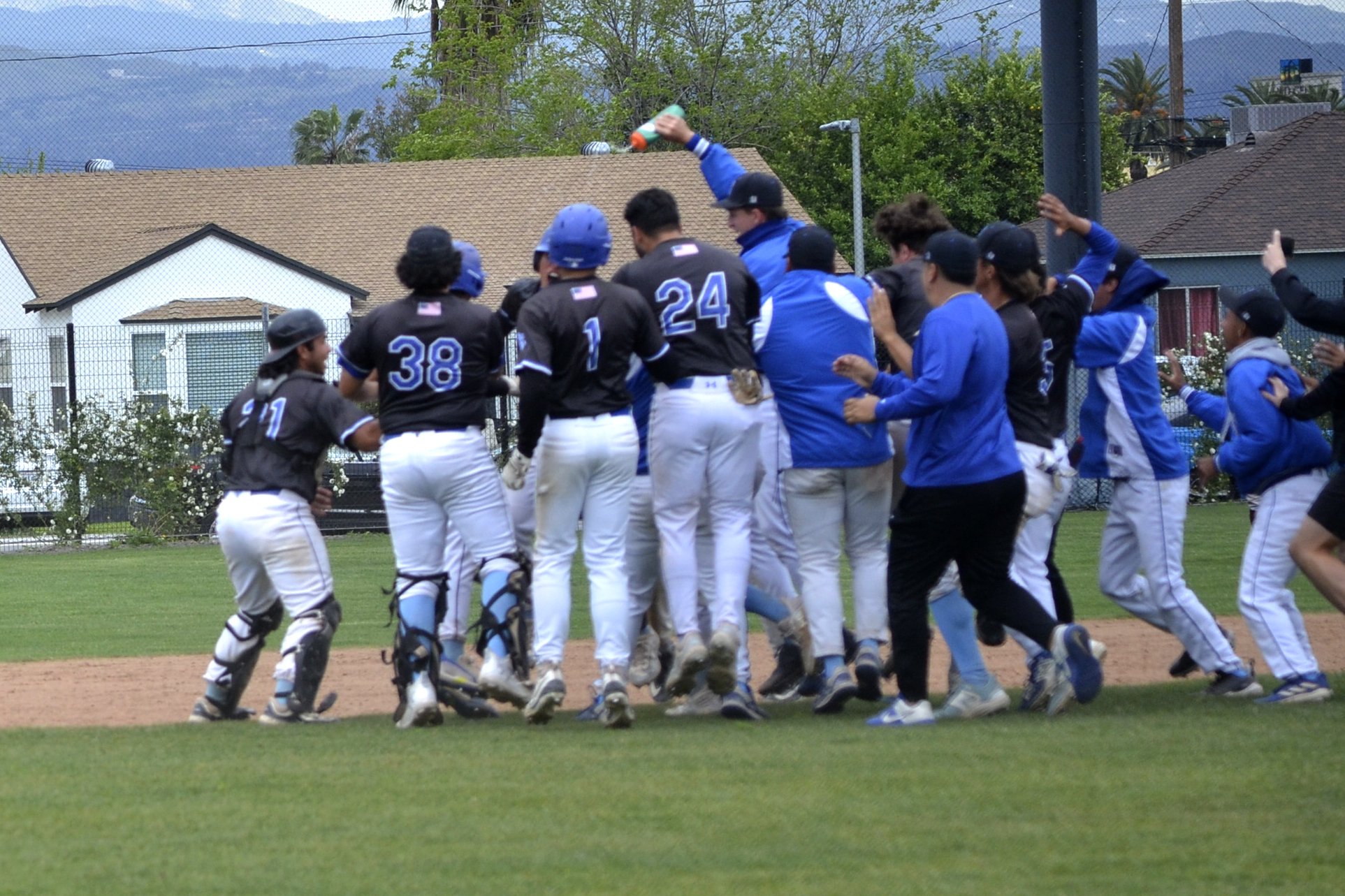 SBVC Scratches and Claws to Beat Rams