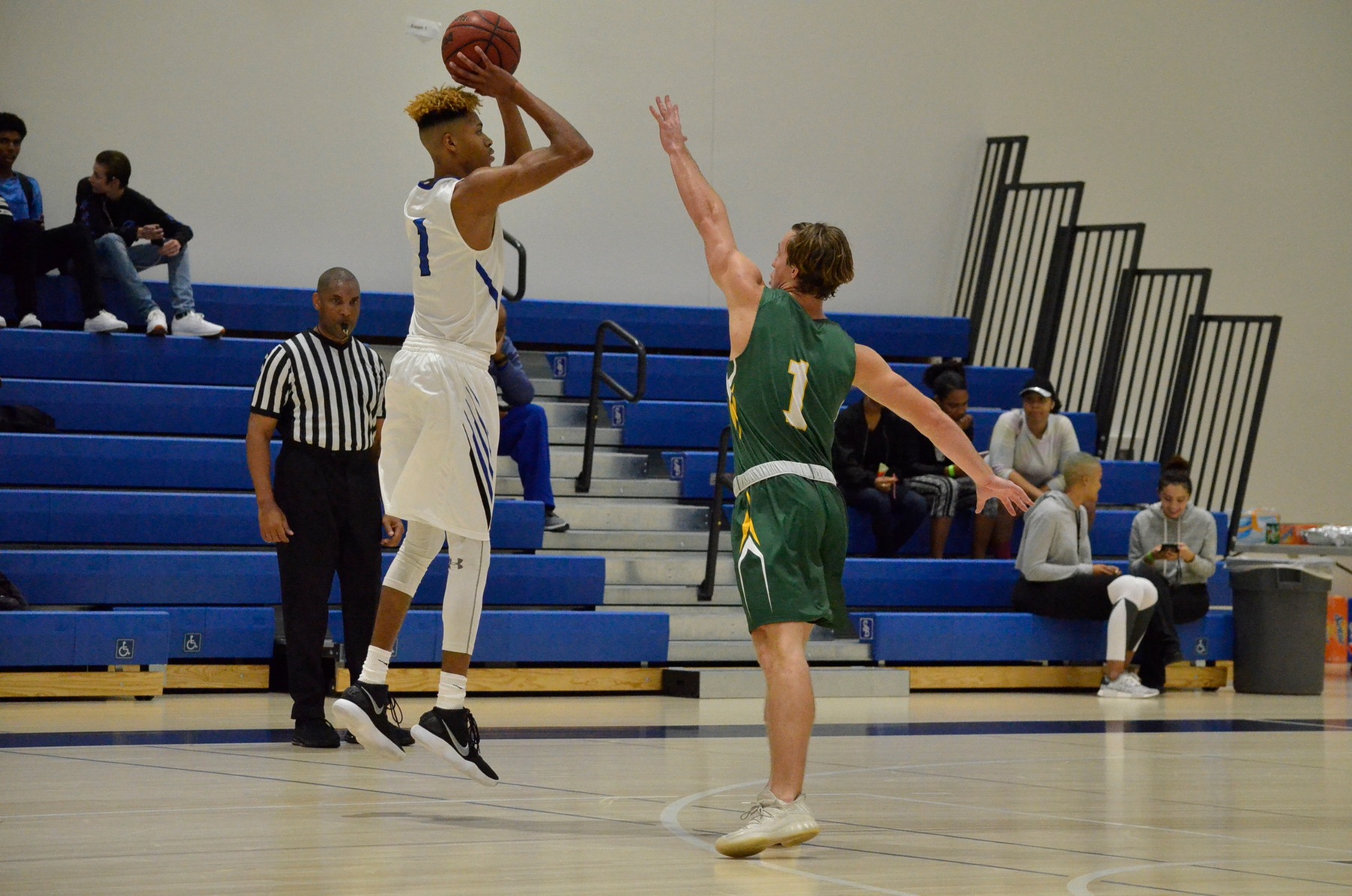 Wolverines Use Early Run to Cruise in First Round of Hunter Classic